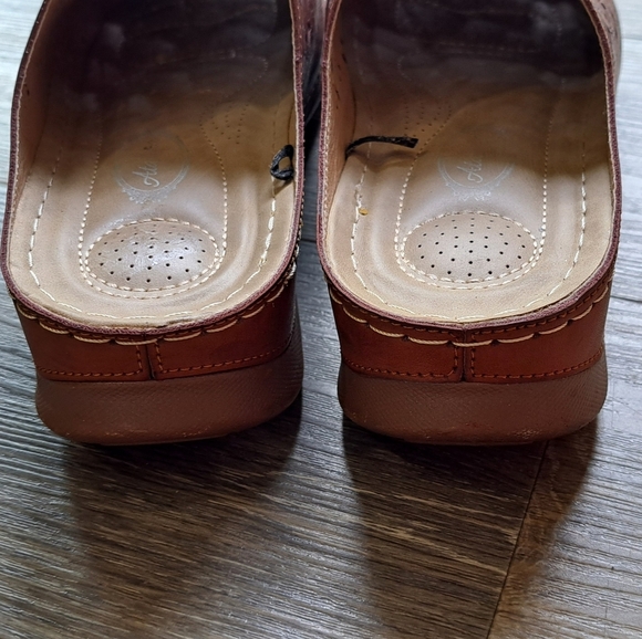 Atalina Brown Floral Laser Cut Mules Slip On shoes size 11W - Picture 3 of 8